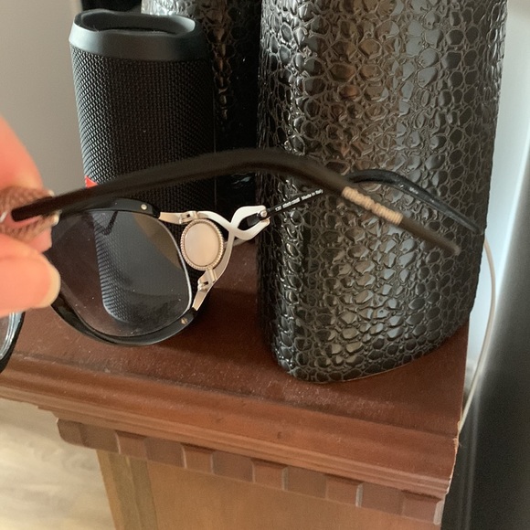 💯Authentic used Roberto Cavalli sunglasses with dust cloth and original case - Picture 6 of 16